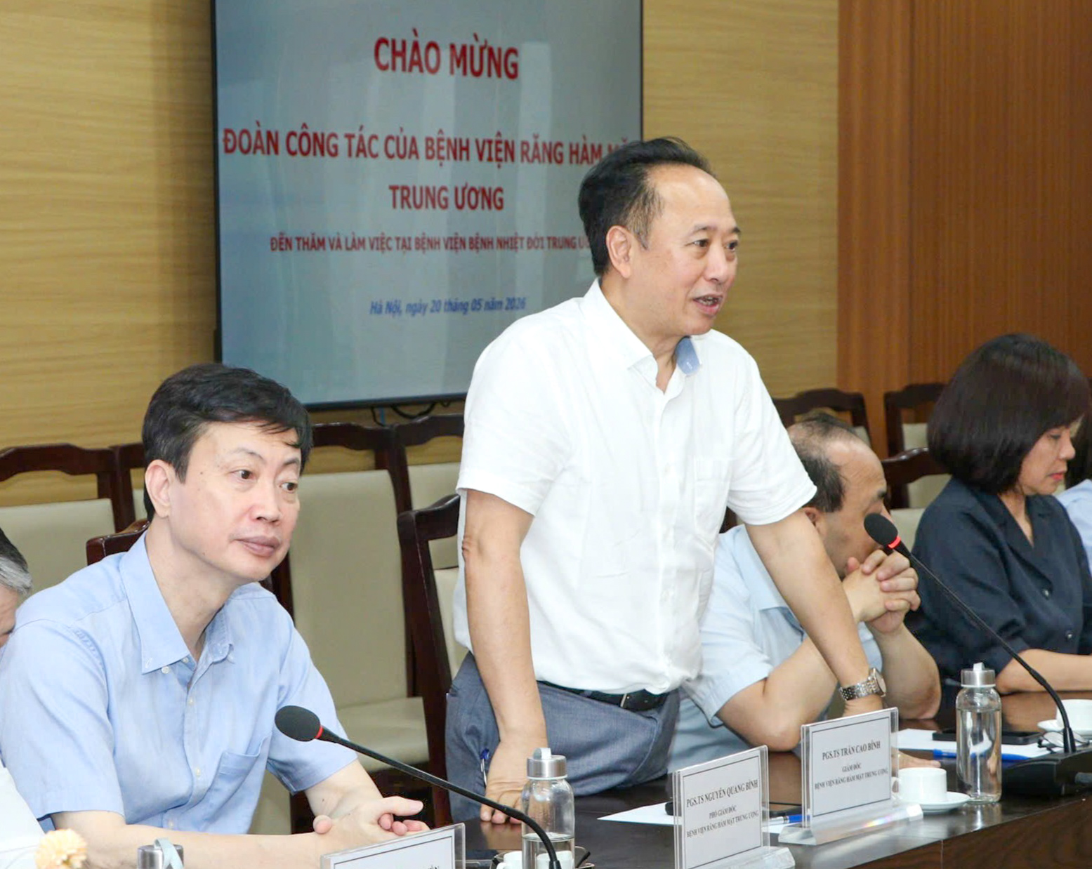 PGS.TS. Trần Cao Bính, Giám đốc Bệnh viện Răng Hàm Mặt Trung ương Hà Nội phát biểu tại buổi làm việc